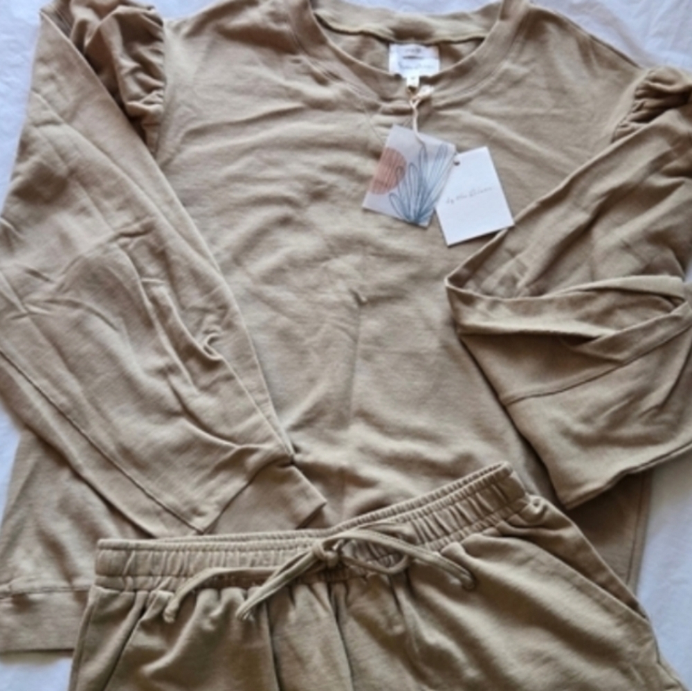 Beige By The River Longsleeves Top & Shorts Set
